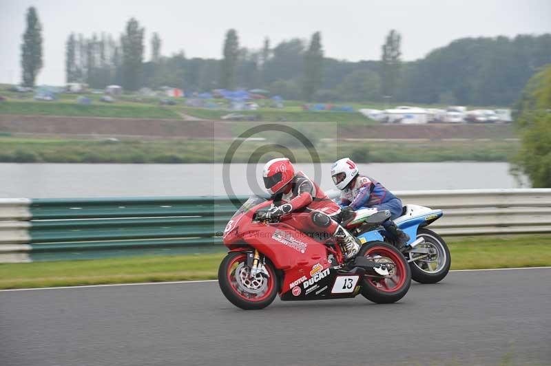 Mallory park Leicestershire;Mallory park photographs;Motorcycle action photographs;classic bikes;event digital images;eventdigitalimages;mallory park;no limits trackday;peter wileman photography;vintage bikes;vintage motorcycles;vmcc festival 1000 bikes