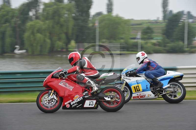 Mallory park Leicestershire;Mallory park photographs;Motorcycle action photographs;classic bikes;event digital images;eventdigitalimages;mallory park;no limits trackday;peter wileman photography;vintage bikes;vintage motorcycles;vmcc festival 1000 bikes