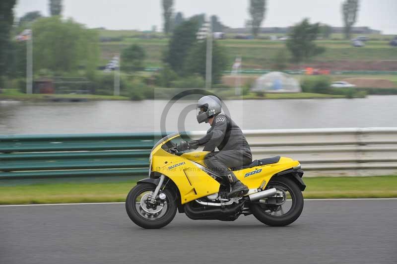 Mallory park Leicestershire;Mallory park photographs;Motorcycle action photographs;classic bikes;event digital images;eventdigitalimages;mallory park;no limits trackday;peter wileman photography;vintage bikes;vintage motorcycles;vmcc festival 1000 bikes