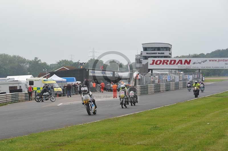 Mallory park Leicestershire;Mallory park photographs;Motorcycle action photographs;classic bikes;event digital images;eventdigitalimages;mallory park;no limits trackday;peter wileman photography;vintage bikes;vintage motorcycles;vmcc festival 1000 bikes