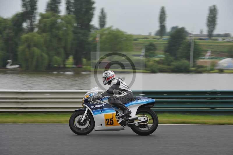 Mallory park Leicestershire;Mallory park photographs;Motorcycle action photographs;classic bikes;event digital images;eventdigitalimages;mallory park;no limits trackday;peter wileman photography;vintage bikes;vintage motorcycles;vmcc festival 1000 bikes