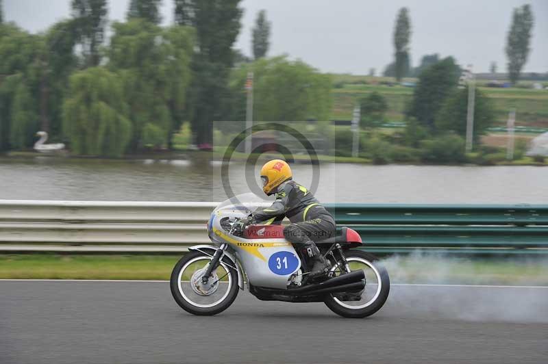 Mallory park Leicestershire;Mallory park photographs;Motorcycle action photographs;classic bikes;event digital images;eventdigitalimages;mallory park;no limits trackday;peter wileman photography;vintage bikes;vintage motorcycles;vmcc festival 1000 bikes