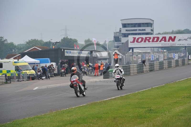 Mallory park Leicestershire;Mallory park photographs;Motorcycle action photographs;classic bikes;event digital images;eventdigitalimages;mallory park;no limits trackday;peter wileman photography;vintage bikes;vintage motorcycles;vmcc festival 1000 bikes