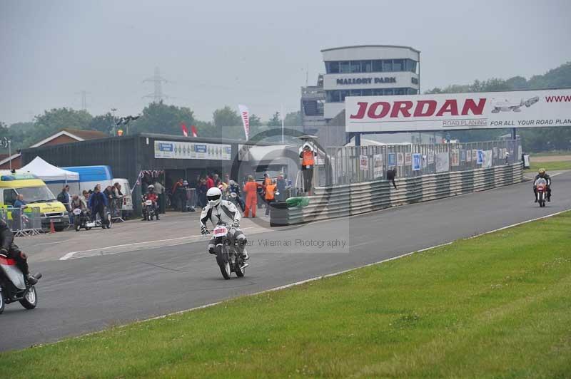 Mallory park Leicestershire;Mallory park photographs;Motorcycle action photographs;classic bikes;event digital images;eventdigitalimages;mallory park;no limits trackday;peter wileman photography;vintage bikes;vintage motorcycles;vmcc festival 1000 bikes