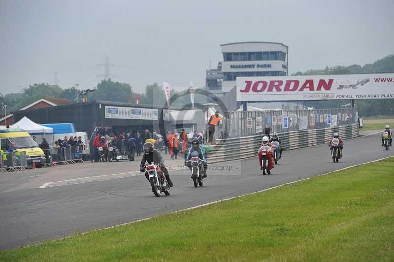 Mallory park Leicestershire;Mallory park photographs;Motorcycle action photographs;classic bikes;event digital images;eventdigitalimages;mallory park;no limits trackday;peter wileman photography;vintage bikes;vintage motorcycles;vmcc festival 1000 bikes