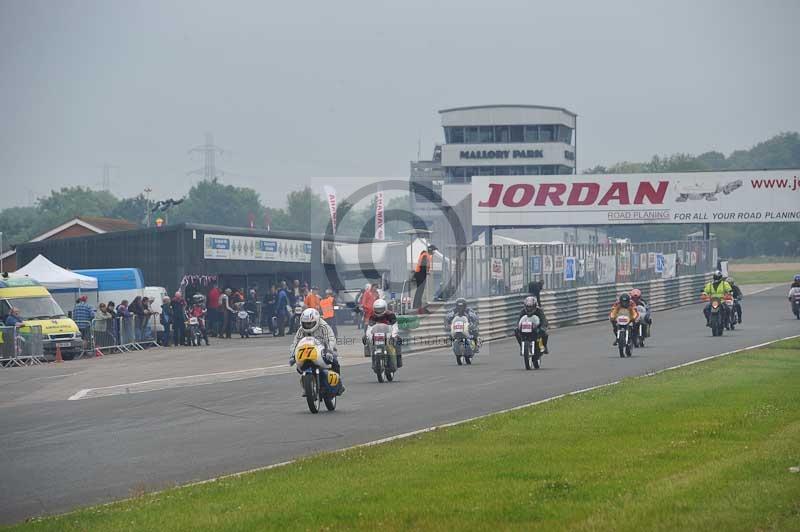 Mallory park Leicestershire;Mallory park photographs;Motorcycle action photographs;classic bikes;event digital images;eventdigitalimages;mallory park;no limits trackday;peter wileman photography;vintage bikes;vintage motorcycles;vmcc festival 1000 bikes