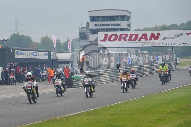 Mallory park Leicestershire;Mallory park photographs;Motorcycle action photographs;classic bikes;event digital images;eventdigitalimages;mallory park;no limits trackday;peter wileman photography;vintage bikes;vintage motorcycles;vmcc festival 1000 bikes