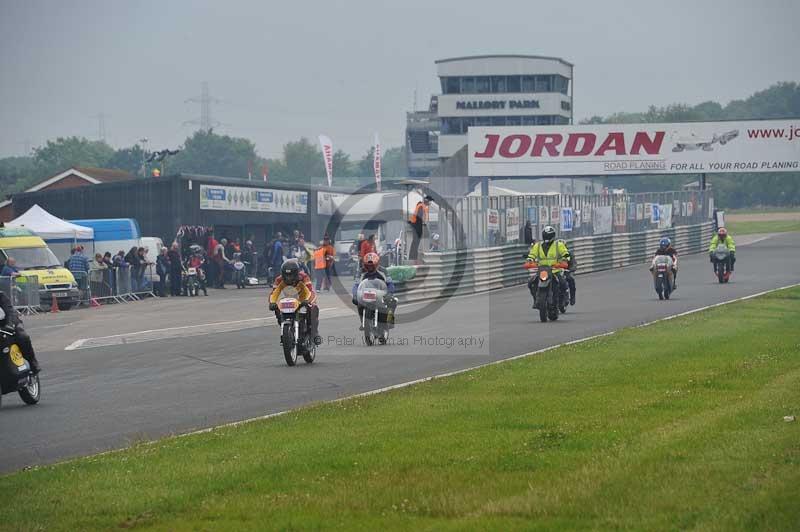 Mallory park Leicestershire;Mallory park photographs;Motorcycle action photographs;classic bikes;event digital images;eventdigitalimages;mallory park;no limits trackday;peter wileman photography;vintage bikes;vintage motorcycles;vmcc festival 1000 bikes