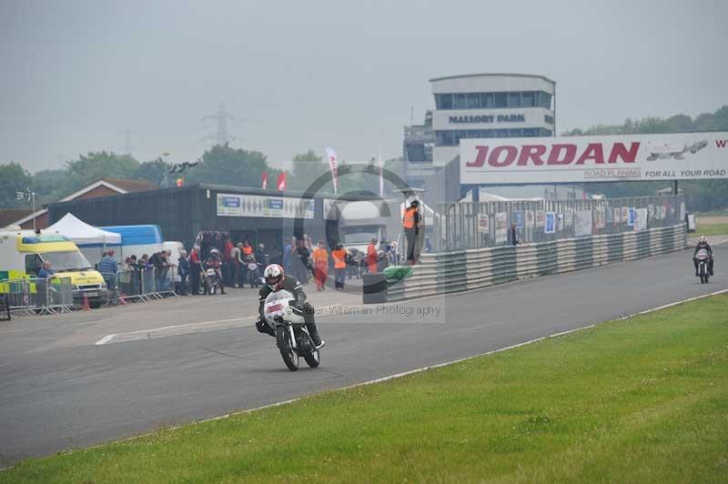 Mallory park Leicestershire;Mallory park photographs;Motorcycle action photographs;classic bikes;event digital images;eventdigitalimages;mallory park;no limits trackday;peter wileman photography;vintage bikes;vintage motorcycles;vmcc festival 1000 bikes