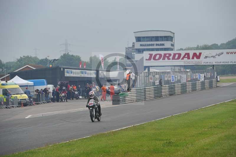 Mallory park Leicestershire;Mallory park photographs;Motorcycle action photographs;classic bikes;event digital images;eventdigitalimages;mallory park;no limits trackday;peter wileman photography;vintage bikes;vintage motorcycles;vmcc festival 1000 bikes