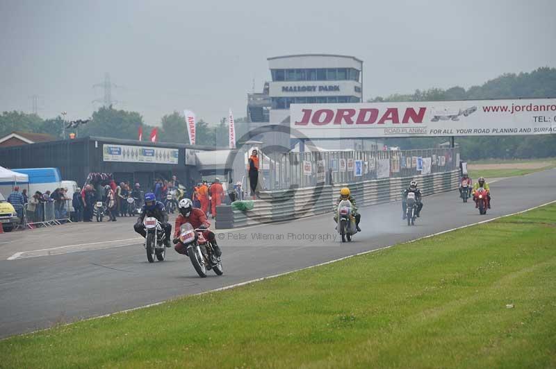Mallory park Leicestershire;Mallory park photographs;Motorcycle action photographs;classic bikes;event digital images;eventdigitalimages;mallory park;no limits trackday;peter wileman photography;vintage bikes;vintage motorcycles;vmcc festival 1000 bikes