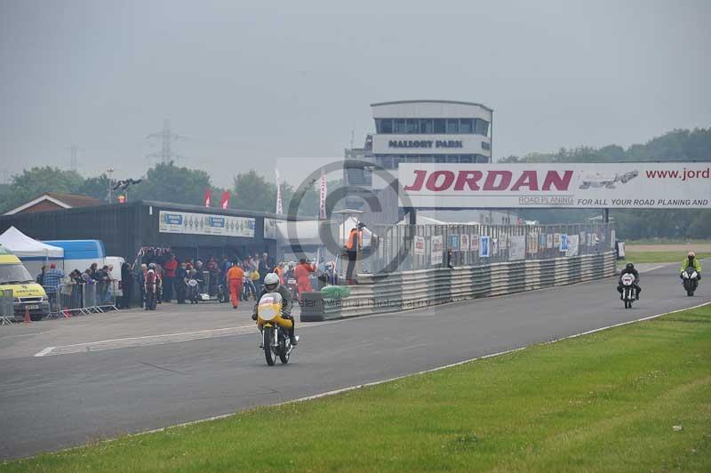 Mallory park Leicestershire;Mallory park photographs;Motorcycle action photographs;classic bikes;event digital images;eventdigitalimages;mallory park;no limits trackday;peter wileman photography;vintage bikes;vintage motorcycles;vmcc festival 1000 bikes