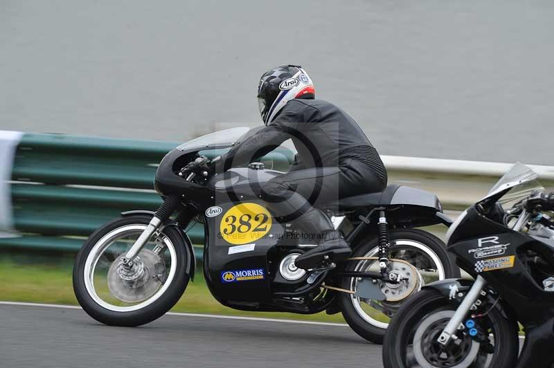 Mallory park Leicestershire;Mallory park photographs;Motorcycle action photographs;classic bikes;event digital images;eventdigitalimages;mallory park;no limits trackday;peter wileman photography;vintage bikes;vintage motorcycles;vmcc festival 1000 bikes