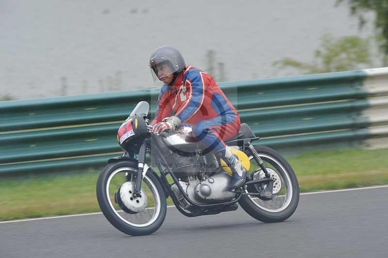 Mallory park Leicestershire;Mallory park photographs;Motorcycle action photographs;classic bikes;event digital images;eventdigitalimages;mallory park;no limits trackday;peter wileman photography;vintage bikes;vintage motorcycles;vmcc festival 1000 bikes