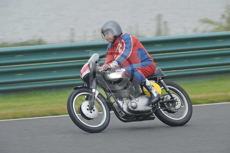 Mallory park Leicestershire;Mallory park photographs;Motorcycle action photographs;classic bikes;event digital images;eventdigitalimages;mallory park;no limits trackday;peter wileman photography;vintage bikes;vintage motorcycles;vmcc festival 1000 bikes