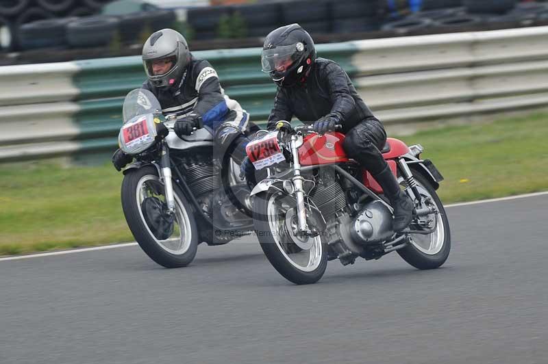 Mallory park Leicestershire;Mallory park photographs;Motorcycle action photographs;classic bikes;event digital images;eventdigitalimages;mallory park;no limits trackday;peter wileman photography;vintage bikes;vintage motorcycles;vmcc festival 1000 bikes