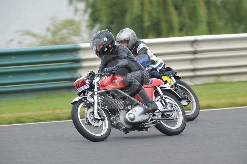 Mallory park Leicestershire;Mallory park photographs;Motorcycle action photographs;classic bikes;event digital images;eventdigitalimages;mallory park;no limits trackday;peter wileman photography;vintage bikes;vintage motorcycles;vmcc festival 1000 bikes