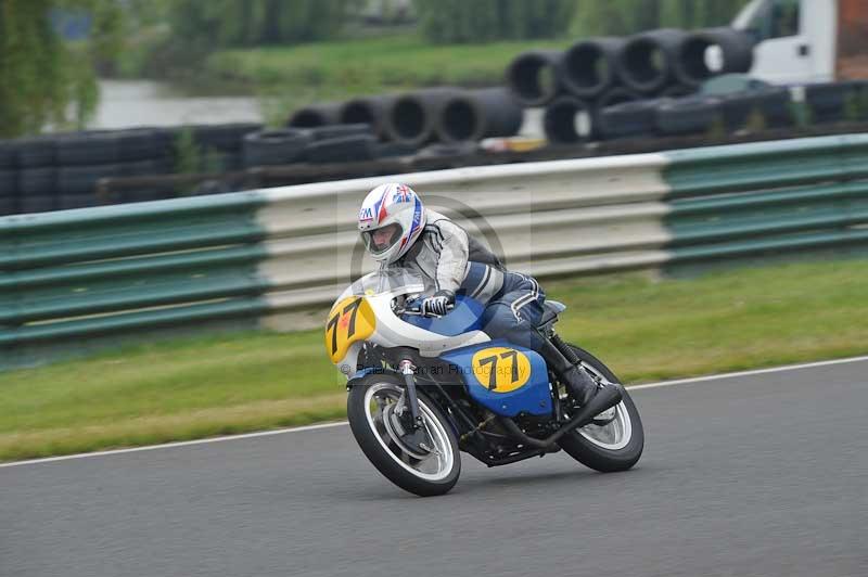 Mallory park Leicestershire;Mallory park photographs;Motorcycle action photographs;classic bikes;event digital images;eventdigitalimages;mallory park;no limits trackday;peter wileman photography;vintage bikes;vintage motorcycles;vmcc festival 1000 bikes