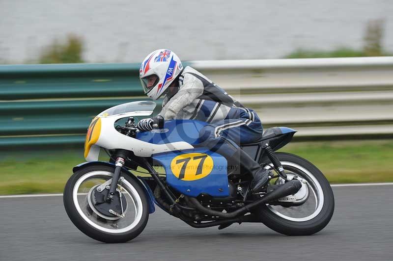 Mallory park Leicestershire;Mallory park photographs;Motorcycle action photographs;classic bikes;event digital images;eventdigitalimages;mallory park;no limits trackday;peter wileman photography;vintage bikes;vintage motorcycles;vmcc festival 1000 bikes