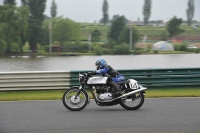 Mallory-park-Leicestershire;Mallory-park-photographs;Motorcycle-action-photographs;classic-bikes;event-digital-images;eventdigitalimages;mallory-park;no-limits-trackday;peter-wileman-photography;vintage-bikes;vintage-motorcycles;vmcc-festival-1000-bikes