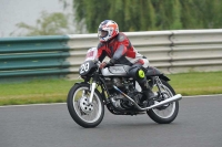 Mallory-park-Leicestershire;Mallory-park-photographs;Motorcycle-action-photographs;classic-bikes;event-digital-images;eventdigitalimages;mallory-park;no-limits-trackday;peter-wileman-photography;vintage-bikes;vintage-motorcycles;vmcc-festival-1000-bikes