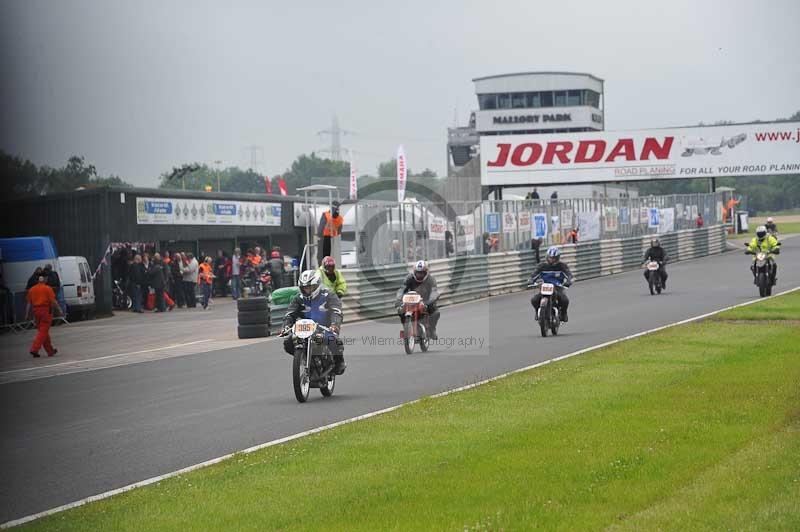 Mallory park Leicestershire;Mallory park photographs;Motorcycle action photographs;classic bikes;event digital images;eventdigitalimages;mallory park;no limits trackday;peter wileman photography;vintage bikes;vintage motorcycles;vmcc festival 1000 bikes