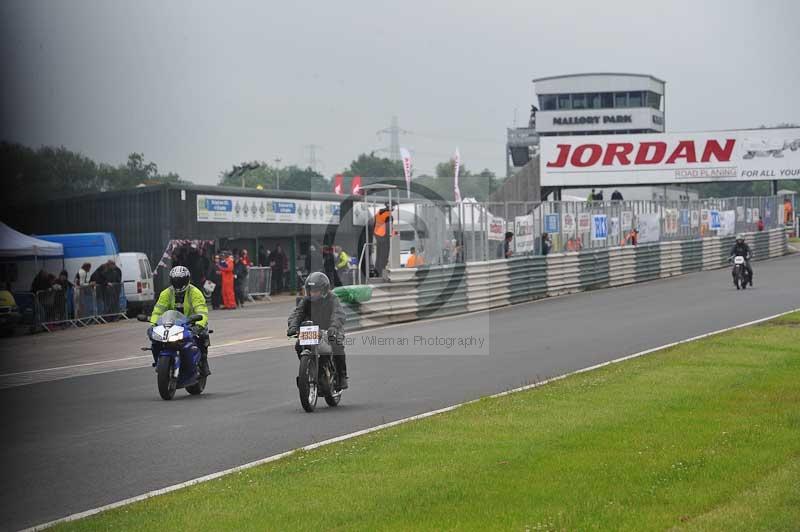 Mallory park Leicestershire;Mallory park photographs;Motorcycle action photographs;classic bikes;event digital images;eventdigitalimages;mallory park;no limits trackday;peter wileman photography;vintage bikes;vintage motorcycles;vmcc festival 1000 bikes