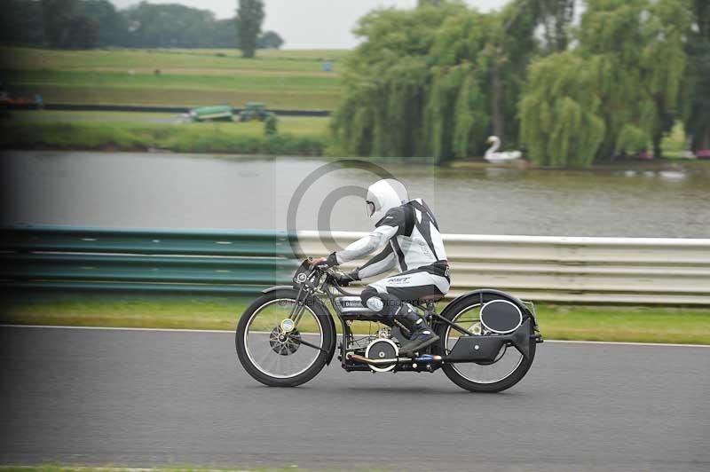 Mallory park Leicestershire;Mallory park photographs;Motorcycle action photographs;classic bikes;event digital images;eventdigitalimages;mallory park;no limits trackday;peter wileman photography;vintage bikes;vintage motorcycles;vmcc festival 1000 bikes