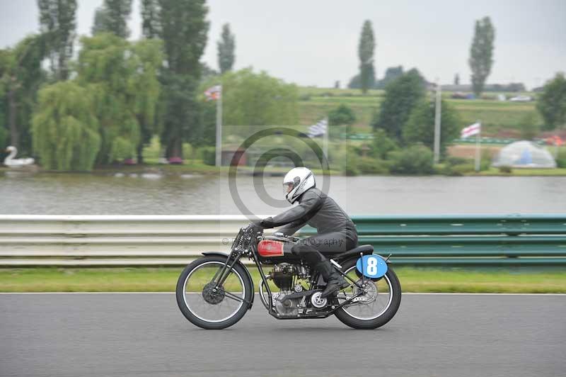 Mallory park Leicestershire;Mallory park photographs;Motorcycle action photographs;classic bikes;event digital images;eventdigitalimages;mallory park;no limits trackday;peter wileman photography;vintage bikes;vintage motorcycles;vmcc festival 1000 bikes