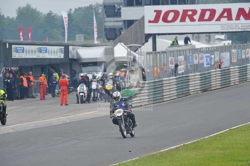 Mallory park Leicestershire;Mallory park photographs;Motorcycle action photographs;classic bikes;event digital images;eventdigitalimages;mallory park;no limits trackday;peter wileman photography;vintage bikes;vintage motorcycles;vmcc festival 1000 bikes