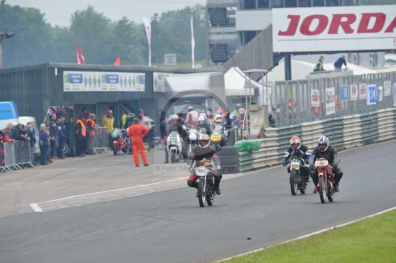 Mallory park Leicestershire;Mallory park photographs;Motorcycle action photographs;classic bikes;event digital images;eventdigitalimages;mallory park;no limits trackday;peter wileman photography;vintage bikes;vintage motorcycles;vmcc festival 1000 bikes