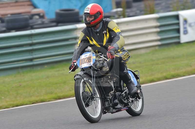 Mallory park Leicestershire;Mallory park photographs;Motorcycle action photographs;classic bikes;event digital images;eventdigitalimages;mallory park;no limits trackday;peter wileman photography;vintage bikes;vintage motorcycles;vmcc festival 1000 bikes