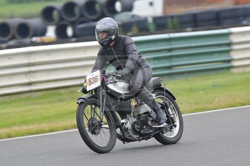 Mallory park Leicestershire;Mallory park photographs;Motorcycle action photographs;classic bikes;event digital images;eventdigitalimages;mallory park;no limits trackday;peter wileman photography;vintage bikes;vintage motorcycles;vmcc festival 1000 bikes