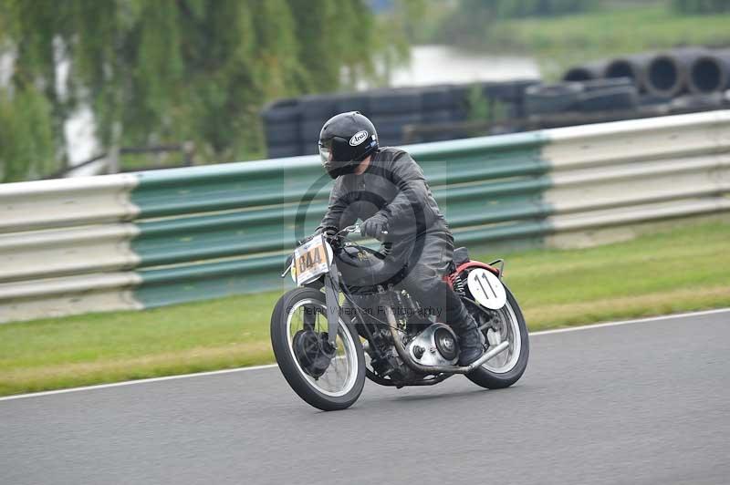 Mallory park Leicestershire;Mallory park photographs;Motorcycle action photographs;classic bikes;event digital images;eventdigitalimages;mallory park;no limits trackday;peter wileman photography;vintage bikes;vintage motorcycles;vmcc festival 1000 bikes