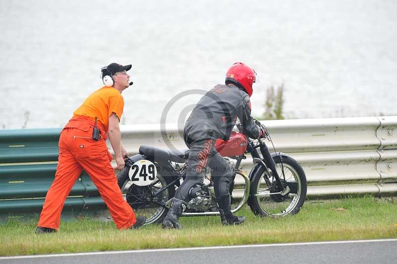 Mallory park Leicestershire;Mallory park photographs;Motorcycle action photographs;classic bikes;event digital images;eventdigitalimages;mallory park;no limits trackday;peter wileman photography;vintage bikes;vintage motorcycles;vmcc festival 1000 bikes