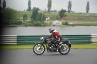 Mallory-park-Leicestershire;Mallory-park-photographs;Motorcycle-action-photographs;classic-bikes;event-digital-images;eventdigitalimages;mallory-park;no-limits-trackday;peter-wileman-photography;vintage-bikes;vintage-motorcycles;vmcc-festival-1000-bikes