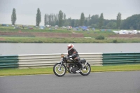 Mallory-park-Leicestershire;Mallory-park-photographs;Motorcycle-action-photographs;classic-bikes;event-digital-images;eventdigitalimages;mallory-park;no-limits-trackday;peter-wileman-photography;vintage-bikes;vintage-motorcycles;vmcc-festival-1000-bikes