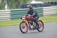 Mallory-park-Leicestershire;Mallory-park-photographs;Motorcycle-action-photographs;classic-bikes;event-digital-images;eventdigitalimages;mallory-park;no-limits-trackday;peter-wileman-photography;vintage-bikes;vintage-motorcycles;vmcc-festival-1000-bikes