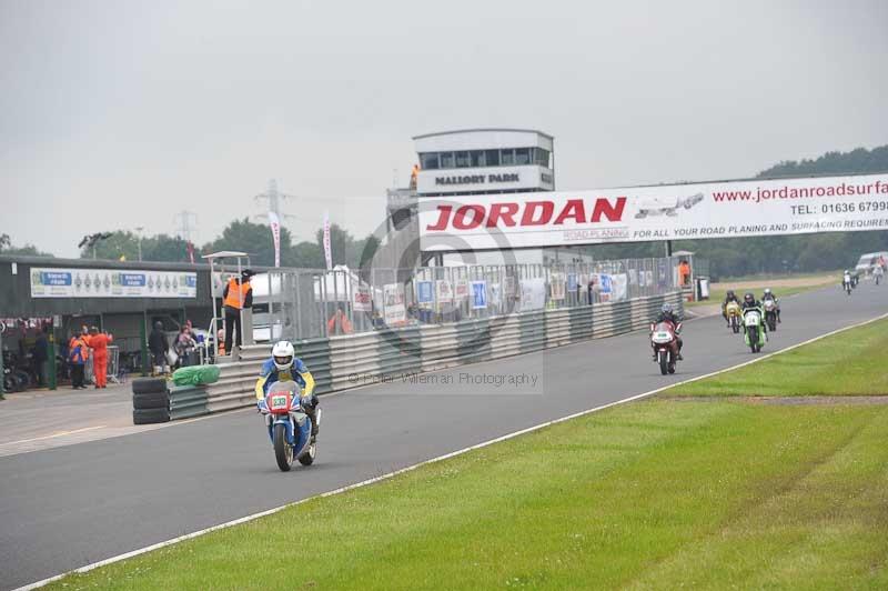 Mallory park Leicestershire;Mallory park photographs;Motorcycle action photographs;classic bikes;event digital images;eventdigitalimages;mallory park;no limits trackday;peter wileman photography;vintage bikes;vintage motorcycles;vmcc festival 1000 bikes