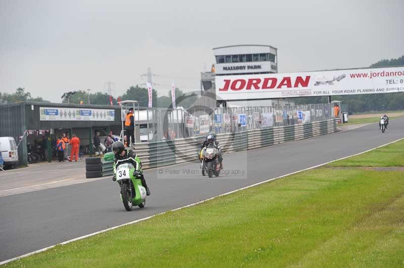 Mallory park Leicestershire;Mallory park photographs;Motorcycle action photographs;classic bikes;event digital images;eventdigitalimages;mallory park;no limits trackday;peter wileman photography;vintage bikes;vintage motorcycles;vmcc festival 1000 bikes