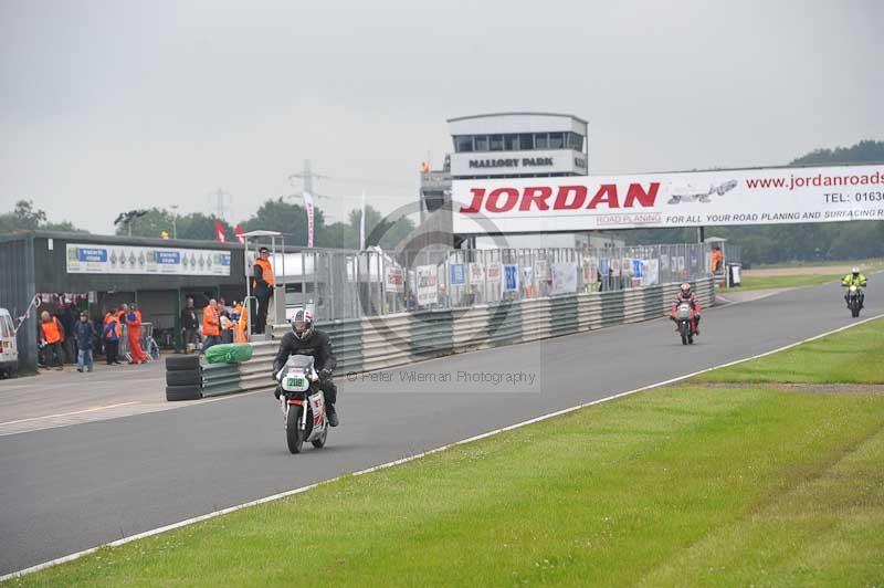 Mallory park Leicestershire;Mallory park photographs;Motorcycle action photographs;classic bikes;event digital images;eventdigitalimages;mallory park;no limits trackday;peter wileman photography;vintage bikes;vintage motorcycles;vmcc festival 1000 bikes