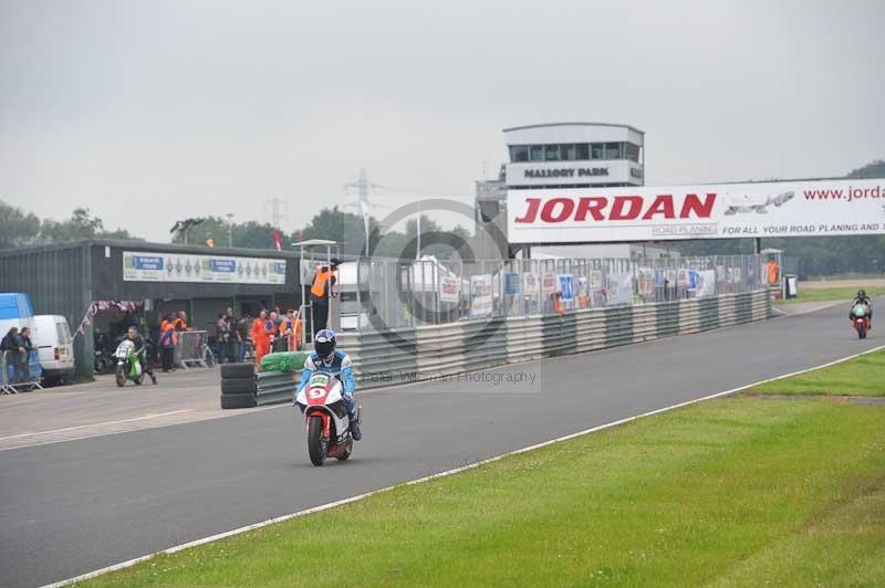 Mallory park Leicestershire;Mallory park photographs;Motorcycle action photographs;classic bikes;event digital images;eventdigitalimages;mallory park;no limits trackday;peter wileman photography;vintage bikes;vintage motorcycles;vmcc festival 1000 bikes