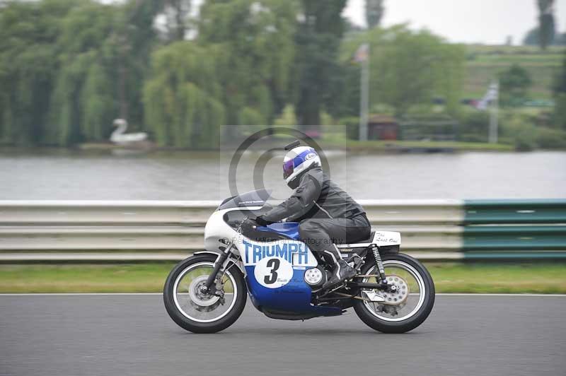 Mallory park Leicestershire;Mallory park photographs;Motorcycle action photographs;classic bikes;event digital images;eventdigitalimages;mallory park;no limits trackday;peter wileman photography;vintage bikes;vintage motorcycles;vmcc festival 1000 bikes