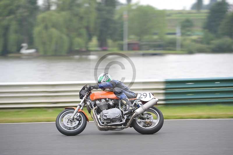 Mallory park Leicestershire;Mallory park photographs;Motorcycle action photographs;classic bikes;event digital images;eventdigitalimages;mallory park;no limits trackday;peter wileman photography;vintage bikes;vintage motorcycles;vmcc festival 1000 bikes