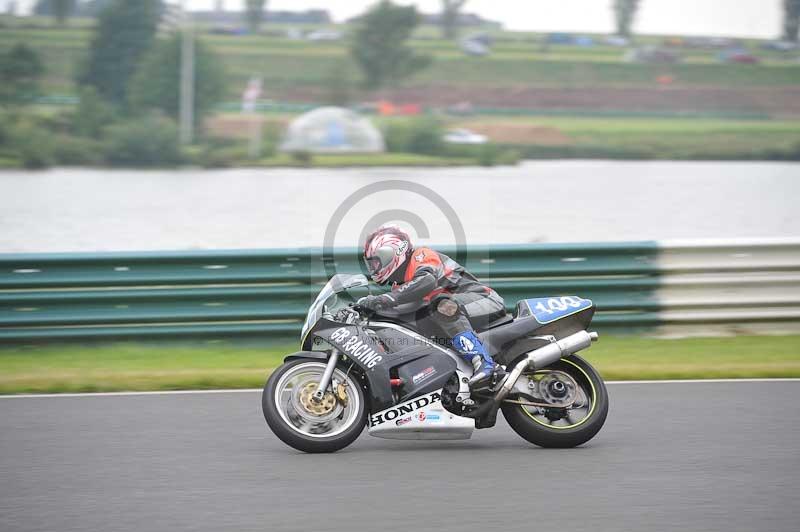 Mallory park Leicestershire;Mallory park photographs;Motorcycle action photographs;classic bikes;event digital images;eventdigitalimages;mallory park;no limits trackday;peter wileman photography;vintage bikes;vintage motorcycles;vmcc festival 1000 bikes