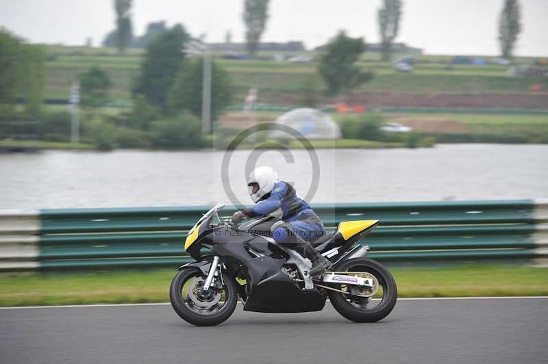 Mallory park Leicestershire;Mallory park photographs;Motorcycle action photographs;classic bikes;event digital images;eventdigitalimages;mallory park;no limits trackday;peter wileman photography;vintage bikes;vintage motorcycles;vmcc festival 1000 bikes