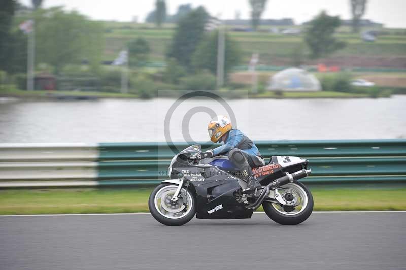 Mallory park Leicestershire;Mallory park photographs;Motorcycle action photographs;classic bikes;event digital images;eventdigitalimages;mallory park;no limits trackday;peter wileman photography;vintage bikes;vintage motorcycles;vmcc festival 1000 bikes