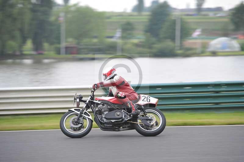 Mallory park Leicestershire;Mallory park photographs;Motorcycle action photographs;classic bikes;event digital images;eventdigitalimages;mallory park;no limits trackday;peter wileman photography;vintage bikes;vintage motorcycles;vmcc festival 1000 bikes