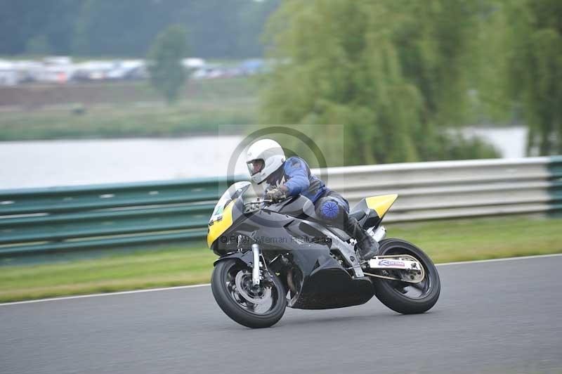 Mallory park Leicestershire;Mallory park photographs;Motorcycle action photographs;classic bikes;event digital images;eventdigitalimages;mallory park;no limits trackday;peter wileman photography;vintage bikes;vintage motorcycles;vmcc festival 1000 bikes