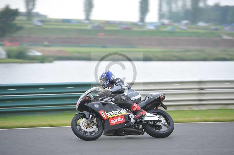 Mallory park Leicestershire;Mallory park photographs;Motorcycle action photographs;classic bikes;event digital images;eventdigitalimages;mallory park;no limits trackday;peter wileman photography;vintage bikes;vintage motorcycles;vmcc festival 1000 bikes